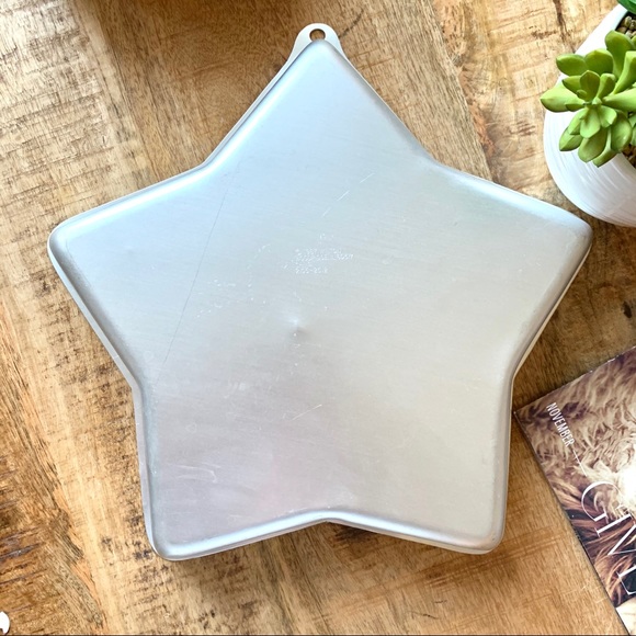 WILTON Cake Pan Star Shape - Picture 1 of 4